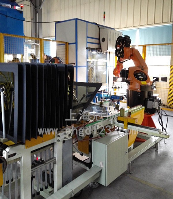 汽車玻璃件上下料機器人系統(tǒng)集成應(yīng)用